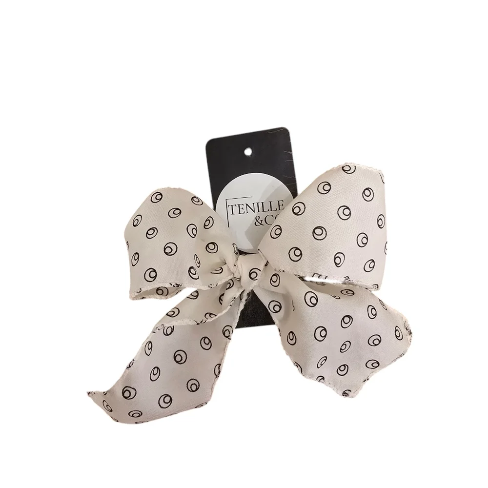 Bows - Picture 2 of 3